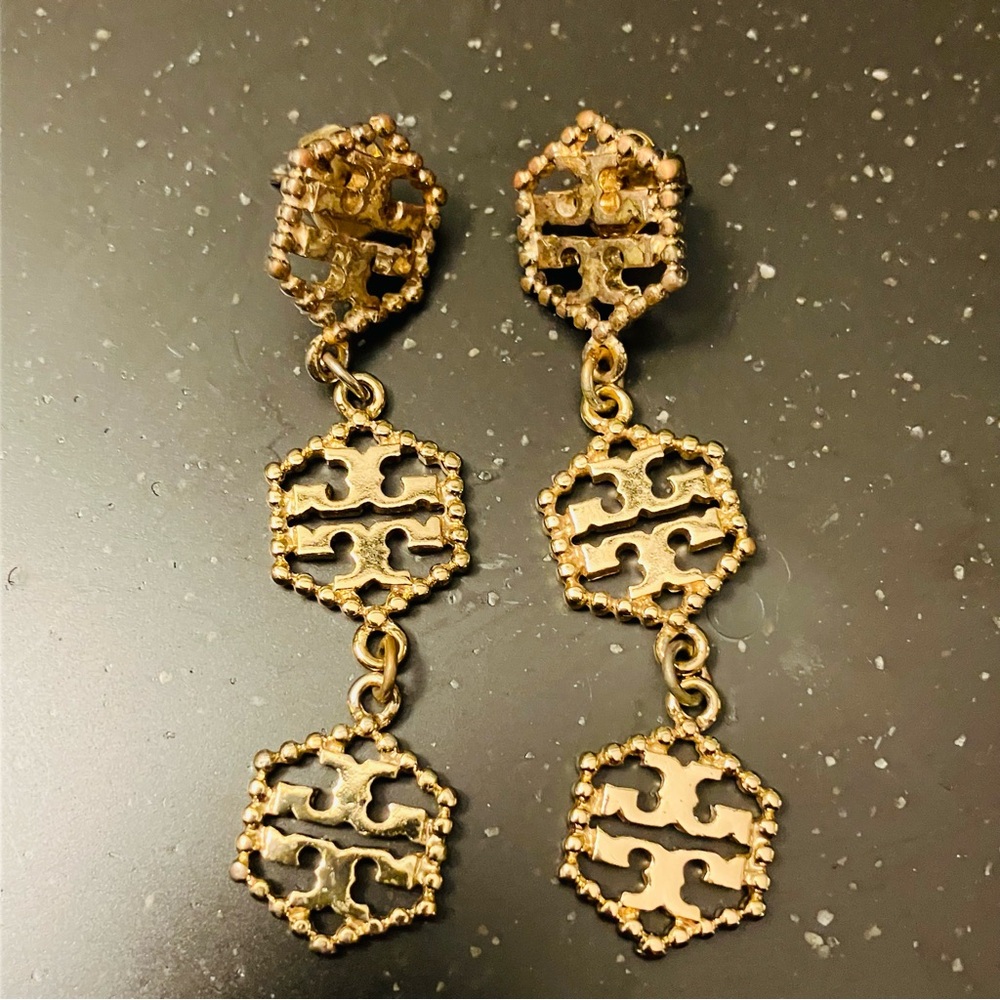 Tory Burch- Hex Logo 3 Tier Drop Stud Earrings in Gold. EUC. - Picture 4 of 7